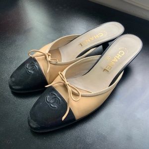 CHANEL 2005 CC Cap-Toe Slide Mules Size: 38